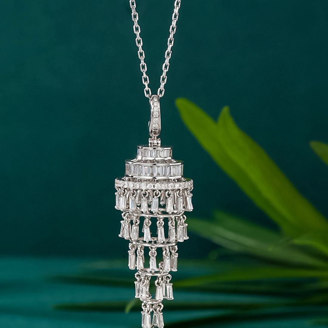 14k Gold 2.69 Ctw Natural H Diamond Pendant( Without Chain ): Ref:230974327 // gold content:14k gold // main gemstone:diamond // shape:baguette // carat weight:2. 25ct // clarity grade:vs-si // color:h // treatment:natural // // adjacent gemstone 2 : diamond //