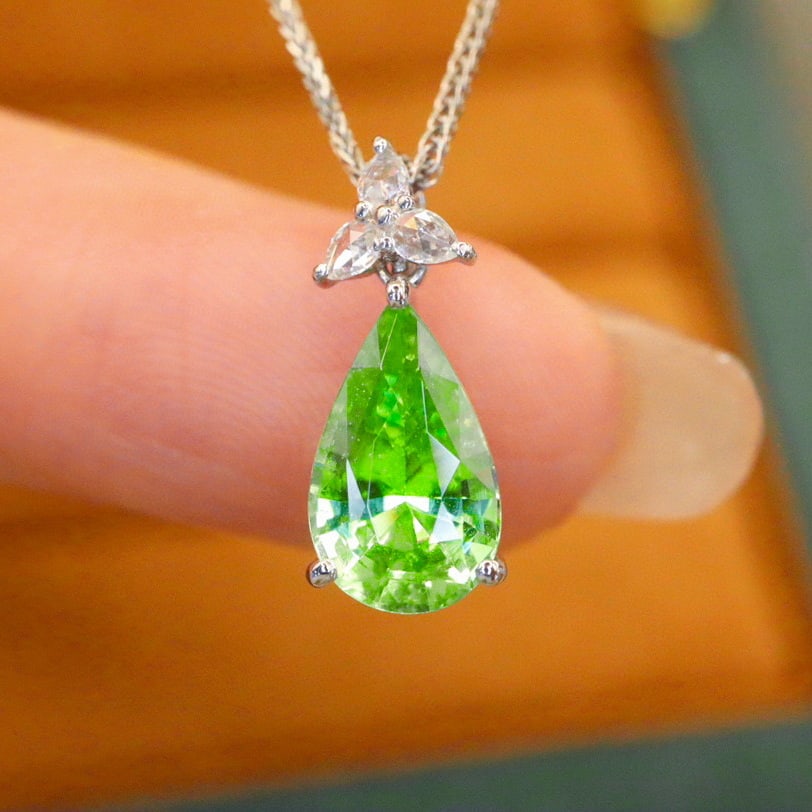 14k Gold 1.57 Ctw Natural Tsavorite & Diamond Pendant( Without Chain ): Ref:230974435 // gold content:14k gold // main gemstone:tsavorite // shape:pear // carat weight:1. 53ct // color:green // treatment:natural // // adjacent gemstone 2 : diamond // number of stones:3