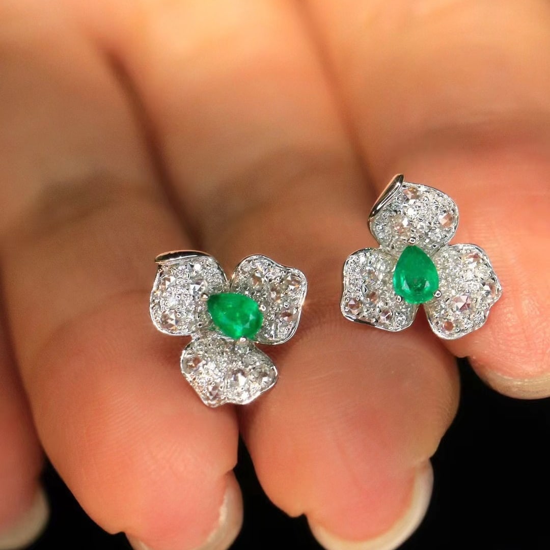 14k Gold 0.66 Ctw Natural Emerald & Diamond Earrings - 5