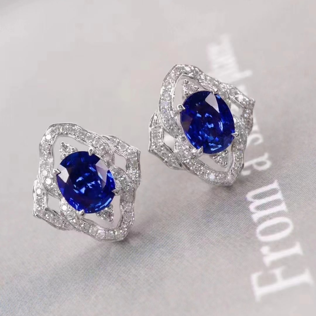 14k Gold 1.88 Ctw Natural Sapphire & Diamond Earrings: Ref:230971187 // gold content:14k gold // main gemstone:sapphire // shape:oval // carat weight:1. 6ct // color:royal blue // treatment:natural // // adjacent gemstone 2 : diamond // shape:round // car