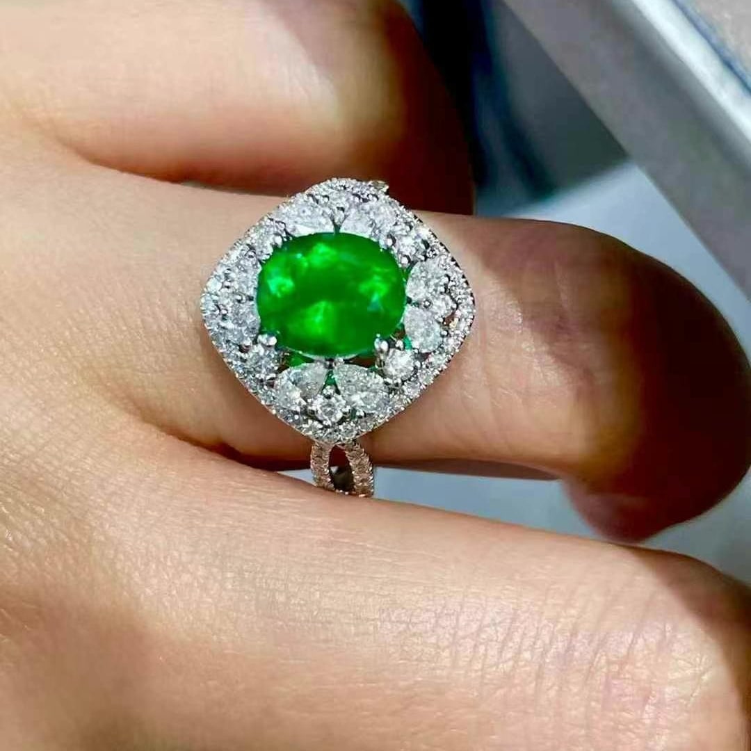 14k Gold 1.6 Ct Vivid Green Natural Emerald & Diamond Ring - 3