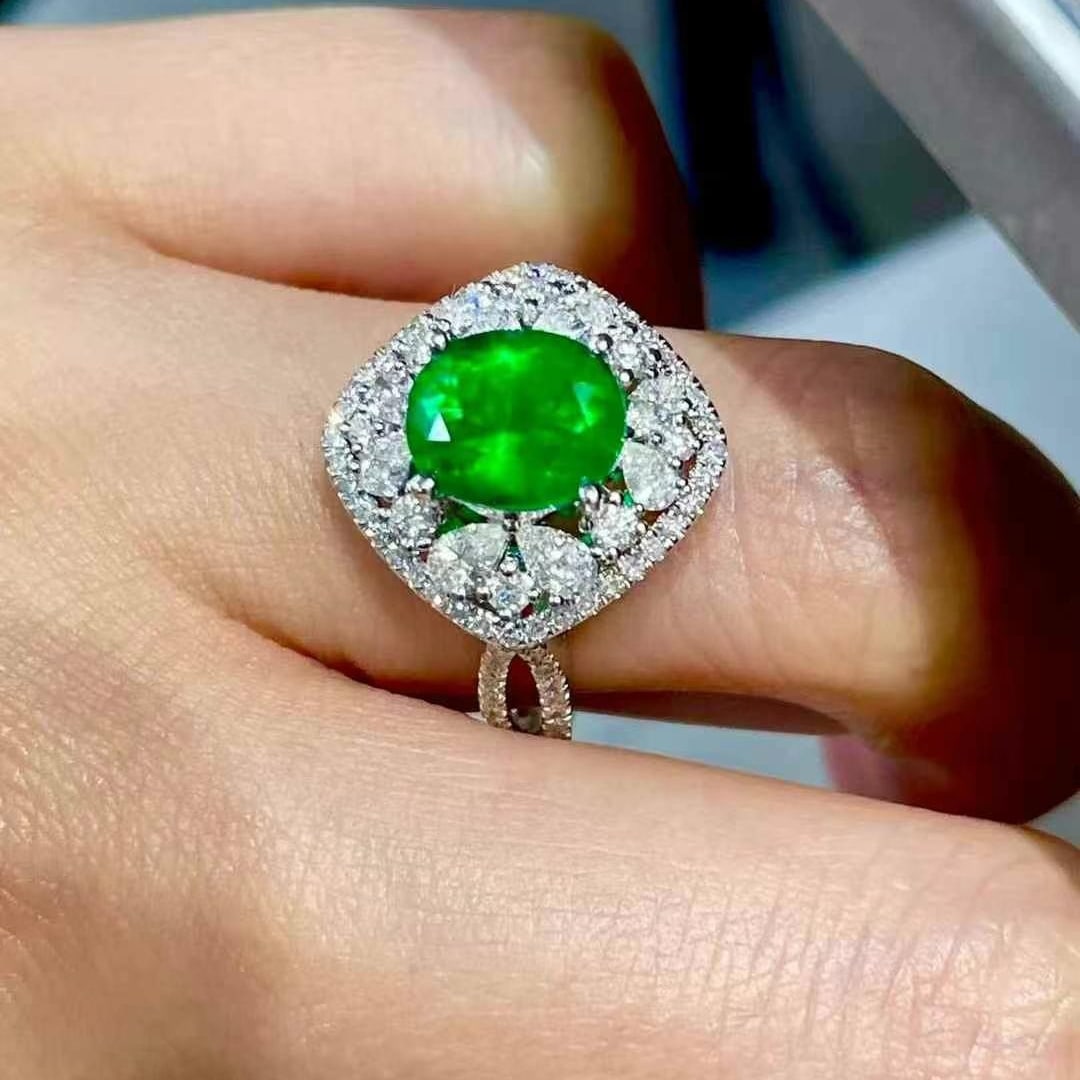 14k Gold 1.6 Ct Vivid Green Natural Emerald & Diamond Ring - 4