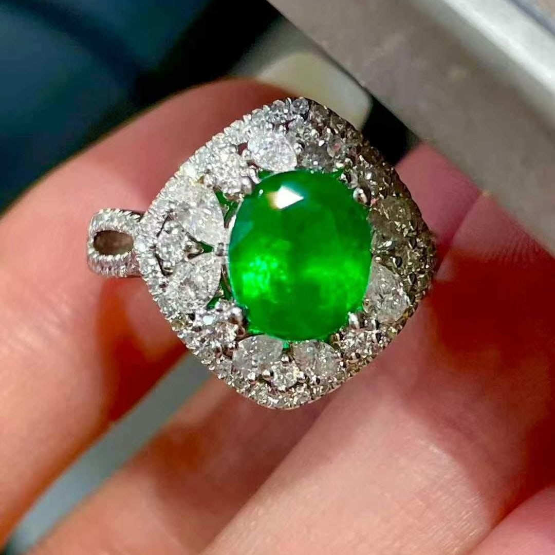 14k Gold 1.6 Ct Vivid Green Natural Emerald & Diamond Ring - 5