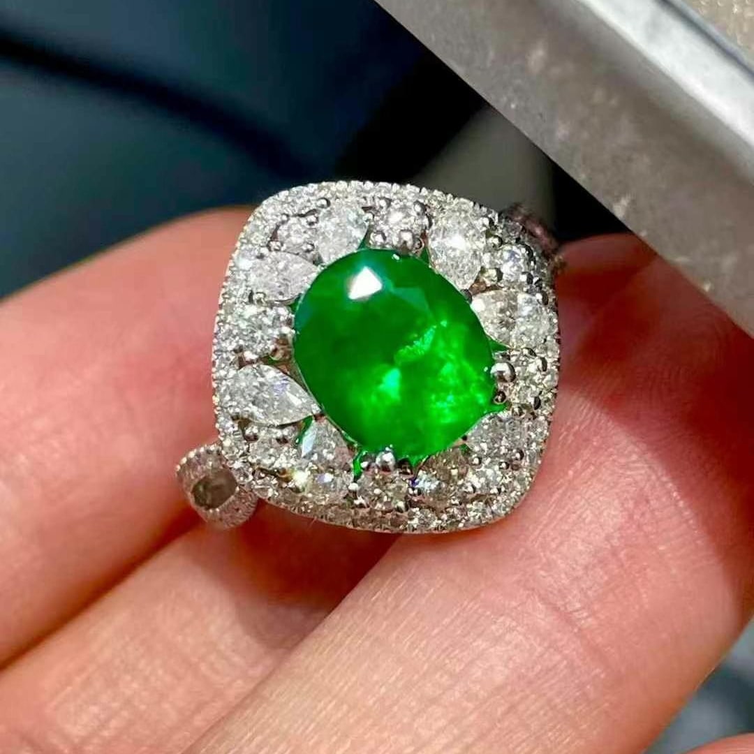 14k Gold 1.6 Ct Vivid Green Natural Emerald & Diamond Ring - 6