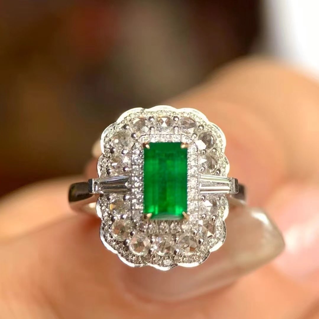 14k Gold 1.03 Ct Vivid Green Natural Emerald & Diamond Ring: Ref:230971247 // gold content:14k gold // ring size:7. 25us // // main gemstone:emerald // shape:octagonal // carat weight:1. 03ct // color:vivid green // treatment:natural // // adjacent gemstone 2