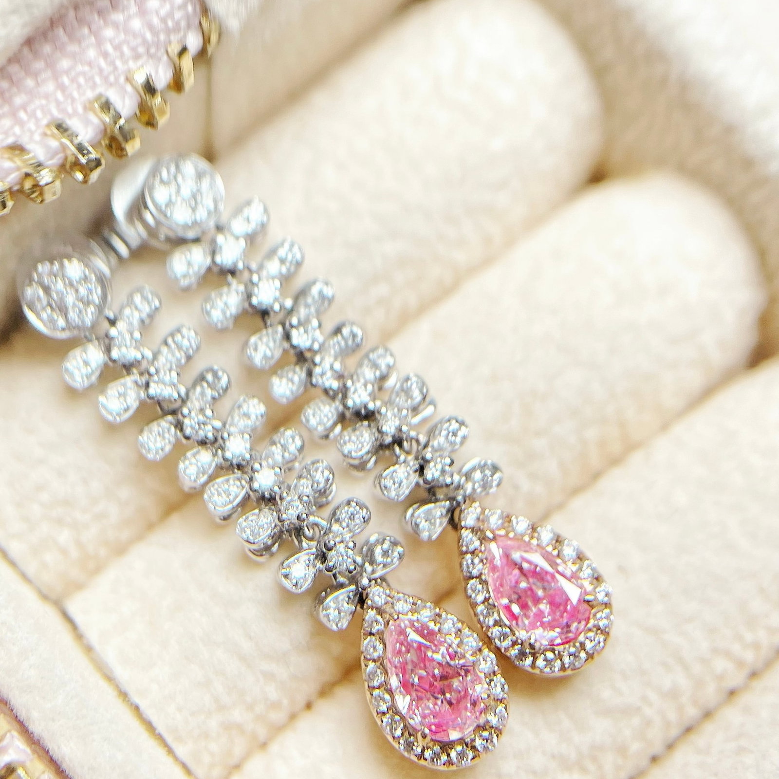 14k Gold 1.26 Ctw Natural Pink Diamond & Diamond Earrings: Ref:230972196 // gold content:14k gold // main gemstone:pink diamond // shape:pear // carat weight:0. 78ct // color:pink // treatment:natural // // adjacent gemstone 2 : diamond // shape:round //