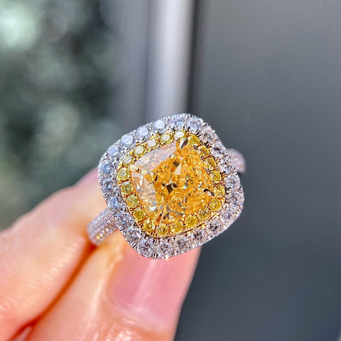 Gia Certified 14k Gold 2.70 Ctw Natural Yellow Diamond & Diamond Ring: Ref:230972221 // gold content:14k gold // ring size:7. 25us // // main gemstone:yellow diamond // certified:gia // shape:cushion // carat weight:2. 00ct // clarity grade:vs1 // color:yellow // treatme