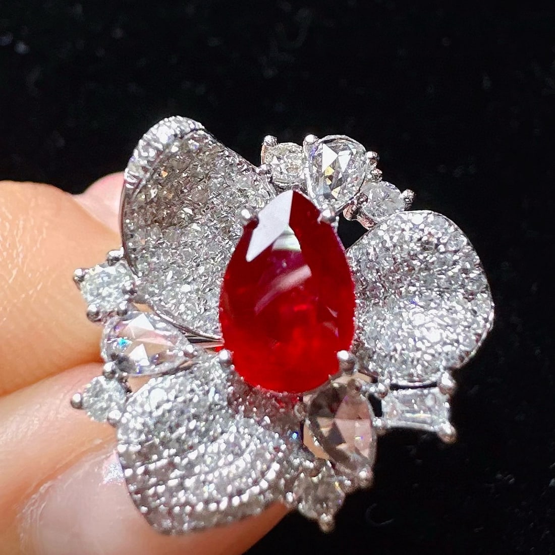 14k Gold 1.9 Ctw Natural Ruby & Diamond Ring: Ref:230972290 // gold content:14k gold // ring size:7. 25us // // main gemstone:ruby // shape:pear // carat weight:1ct // color:pigeonblood red // treatment:natural // // adjacent gemstone 2 : diamond