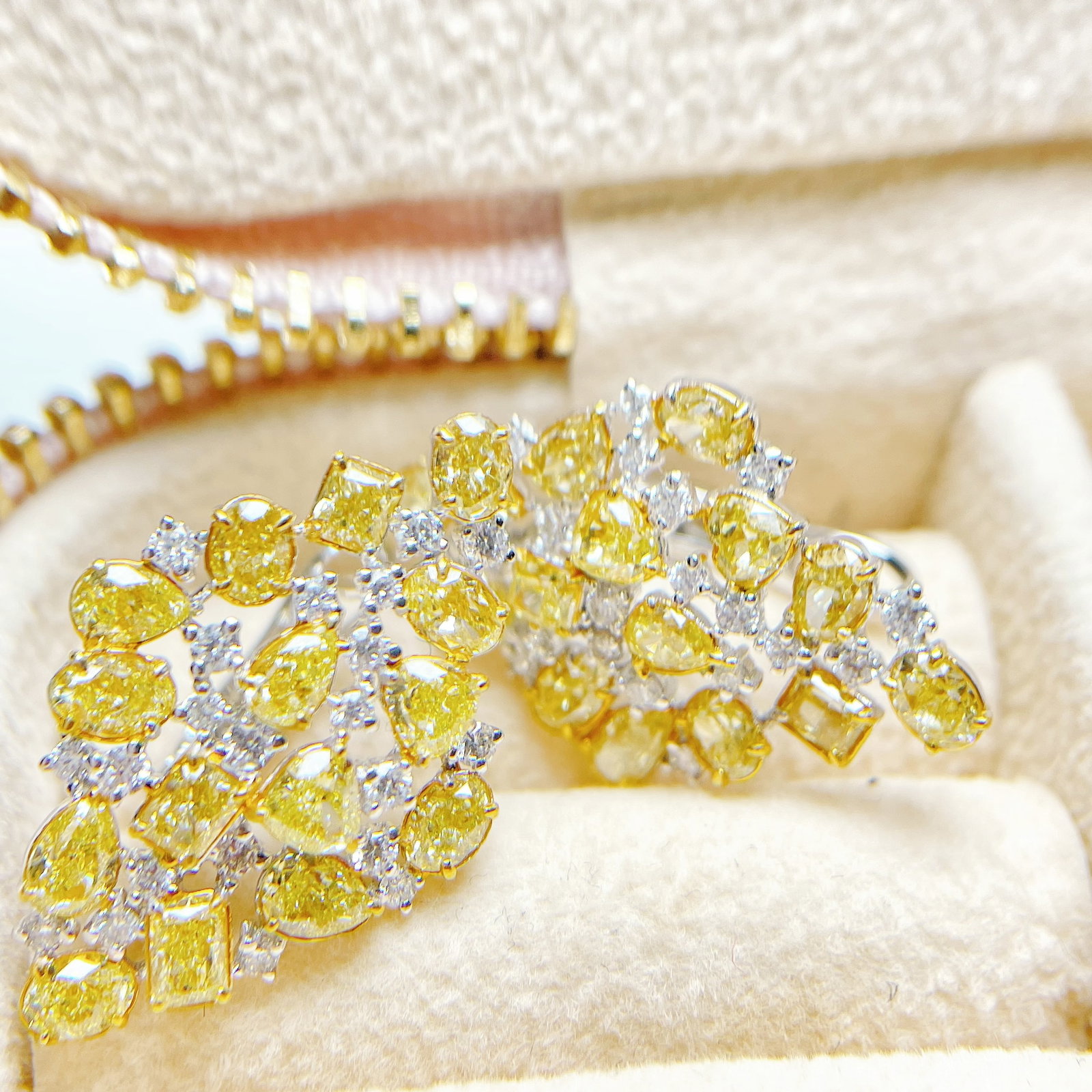 14k Gold 5.26 Ctw Natural Yellow Diamond & Diamond Earrings: Ref:230972313 // gold content:14k gold // main gemstone:yellow diamond // shape:multiply // carat weight:4. 65ct // color:yellow // treatment:natural // // adjacent gemstone 2 : diamond // shape:round