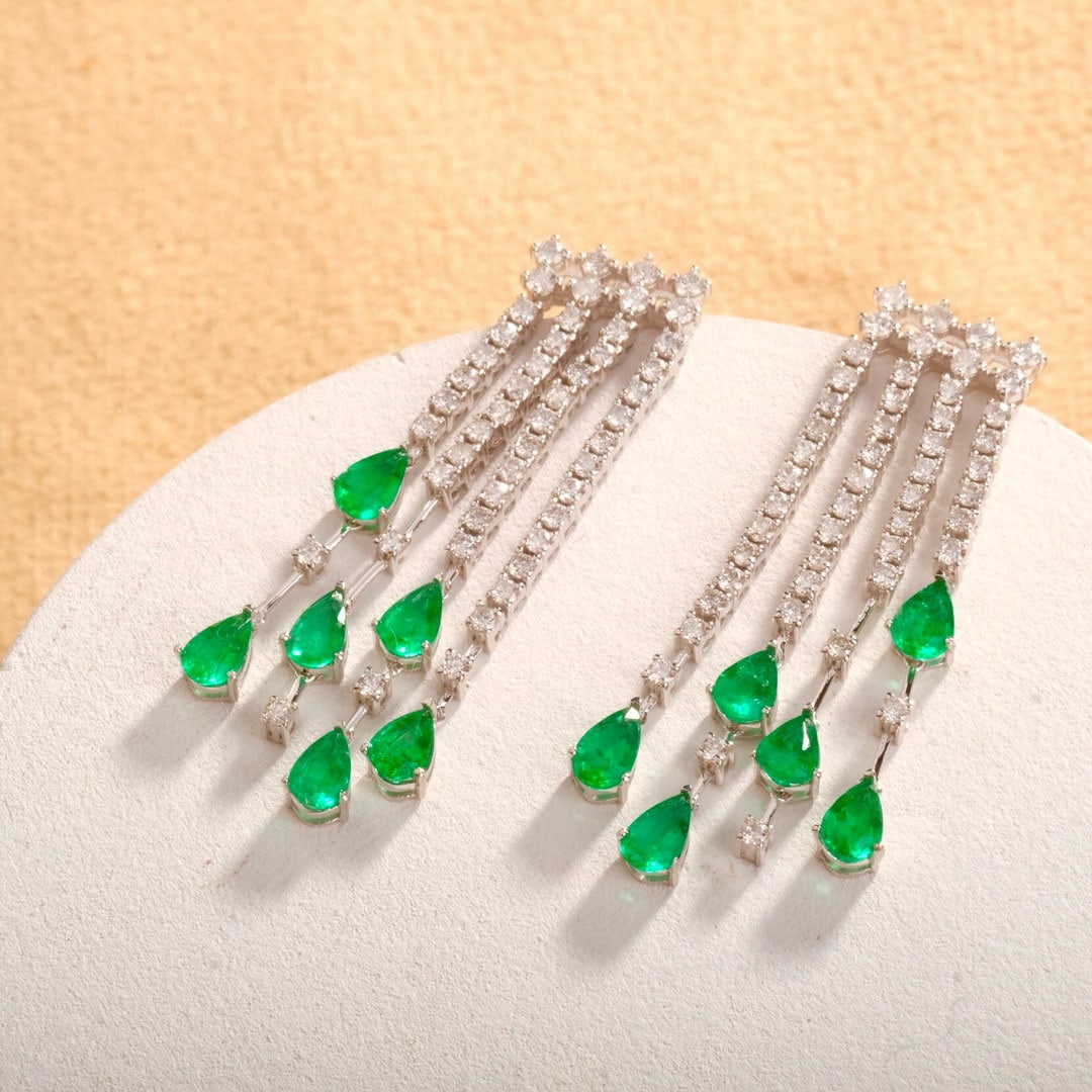 14k Gold 2.3 Ct Vivid Green Natural Emerald & Diamond Earrings: Ref:230975008 // gold content:14k gold // main gemstone:emerald // shape:pear // carat weight:2. 3ct // color:vivid green // treatment:natural // // adjacent gemstone 2 : diamond // shape:round // cla