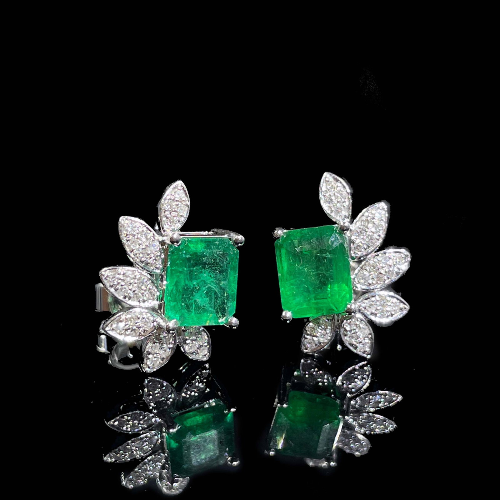 14k Gold 1.82 Ctw Vivid Green Natural Emerald & Diamond Earrings - 3