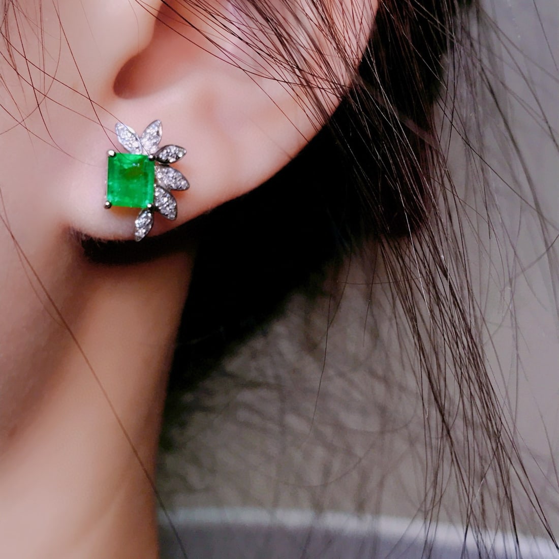 14k Gold 1.82 Ctw Vivid Green Natural Emerald & Diamond Earrings - 5