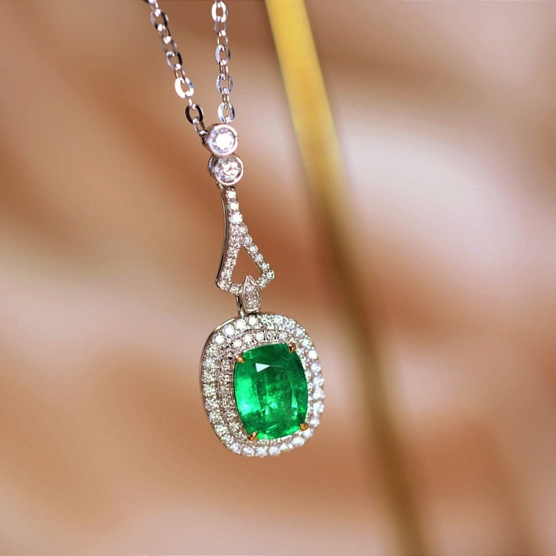 14k Gold 2.41 Ctw Vivid Green Natural Emerald & Diamond Necklace: Ref:230975097 // gold content:14k gold // main gemstone:emerald // shape:cushion // carat weight:1. 95ct // color:vivid green // treatment:natural // // adjacent gemstone 2 : diamond // shape:round //