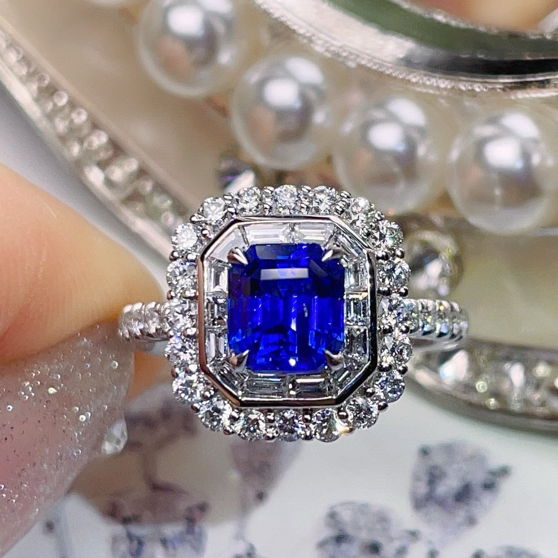 14k Gold 2.09 Ct Vivid Blue Natural Sapphire & Diamond Ring: Ref:230975198 // gold content:14k gold // ring size:7. 25us // // main gemstone:sapphire // shape:octagonal // carat weight:2. 09ct // color:vivid blue // treatment:natural // // adjacent gemstone 2