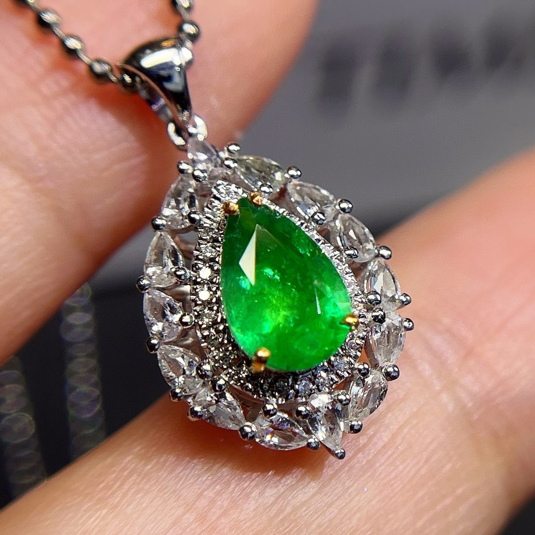 14k Gold 1.5 Ctw Vivid Green Natural Emerald & Sapphire Pendant( Without Chain ) - 2