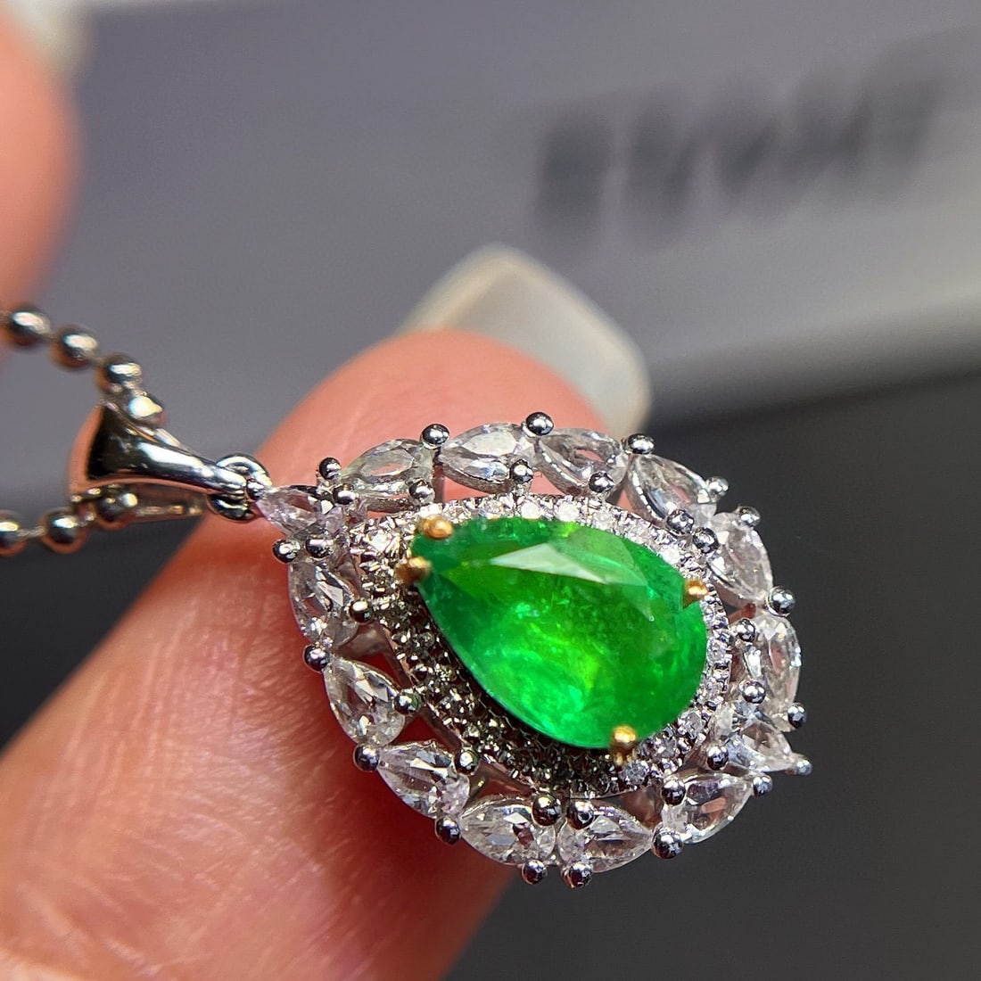 14k Gold 1.5 Ctw Vivid Green Natural Emerald & Sapphire Pendant( Without Chain ) - 5