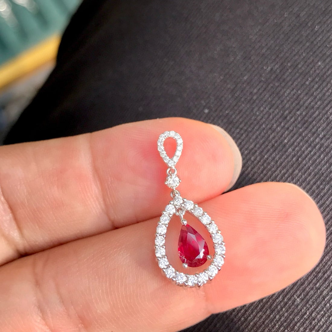 14k Gold 1.04 Ctw Natural Ruby & Diamond Pendant( Without Chain ): Ref:230976401 // gold content:14k gold // main gemstone:ruby // shape:pear // carat weight:0. 7ct // color:pigeonblood red // treatment:natural // // adjacent gemstone 2 : diamond // shape:round // ca