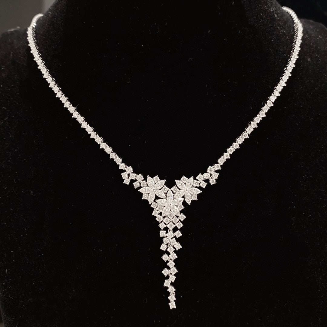 14k Gold 3.00 Ct Natural H Diamond Necklace: Ref:230981001 / / gold content:14k gold / / main gemstone:diamond / / shape:multiply / / carat weight:3. 00ct / / clarity grade:vs-si / / color:h / / treatment:natural / / Condition: New High Estimate