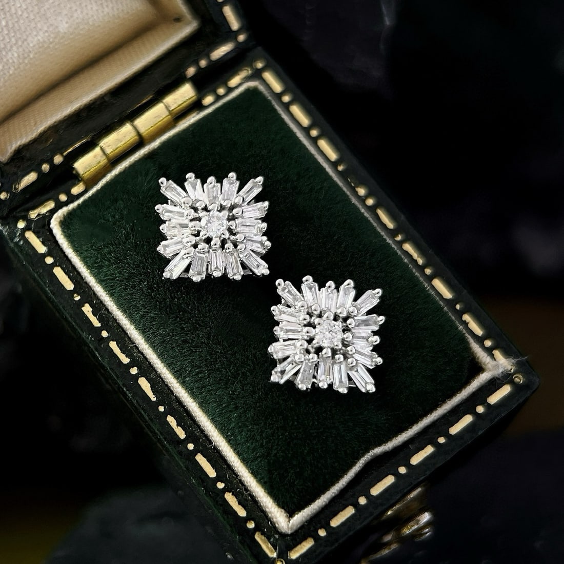 14k Gold 0.38 Ct Natural H Diamond Earrings: Ref:230981005 / / gold content:14k gold / / main gemstone:diamond / / shape:multiply / / carat weight:0. 38ct / / clarity grade:vs-si / / color:h / / treatment:natural / / Condition: New High