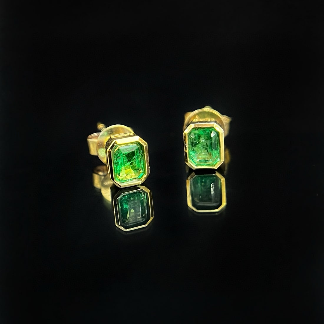 14k Gold 0.38 Ct Natural Emerald Earrings - 3