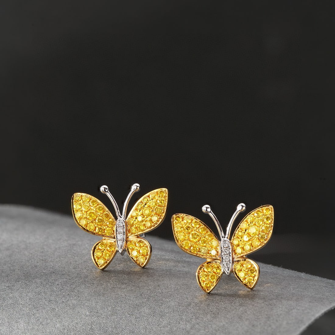 14k Gold 0.66 Ct Natural Yellow Diamond & Diamond & Butterfly Earrings: Ref:230981023 / / gold content:14k gold / / main gemstone:yellow diamond & diamond / / shape:round / / clarity grade:vs-si / / carat weight:0. 66ct / / color:yellow & white / / treatment:natural / /