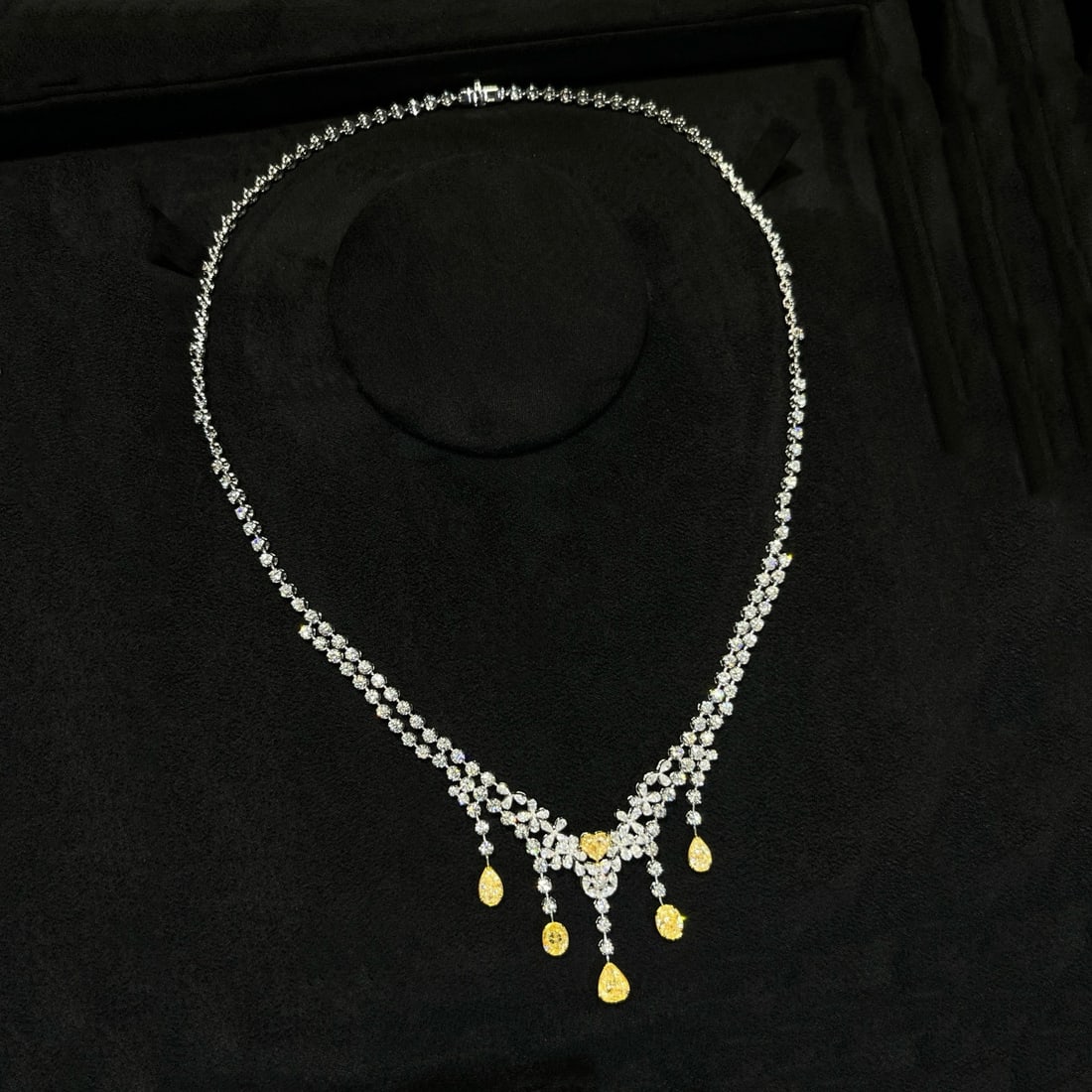 14k Gold 7.74 Ctw Natural Yellow Diamond & Diamond Necklace: Ref:230981031 / / gold content:14k gold / / main gemstone:yellow diamond / / shape:multiply / / carat weight:3. 36ct / / color:yellow / / treatment:natural / / / / adjacent gemstone 2 : diamond / /