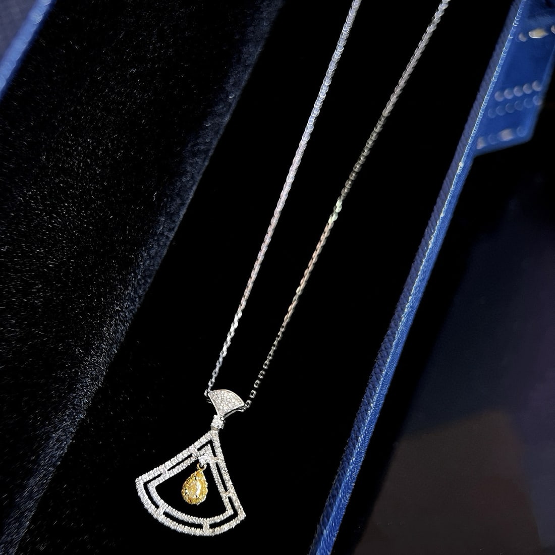 14k Gold 0.5 Ct Natural Color Diamond Necklace - 2