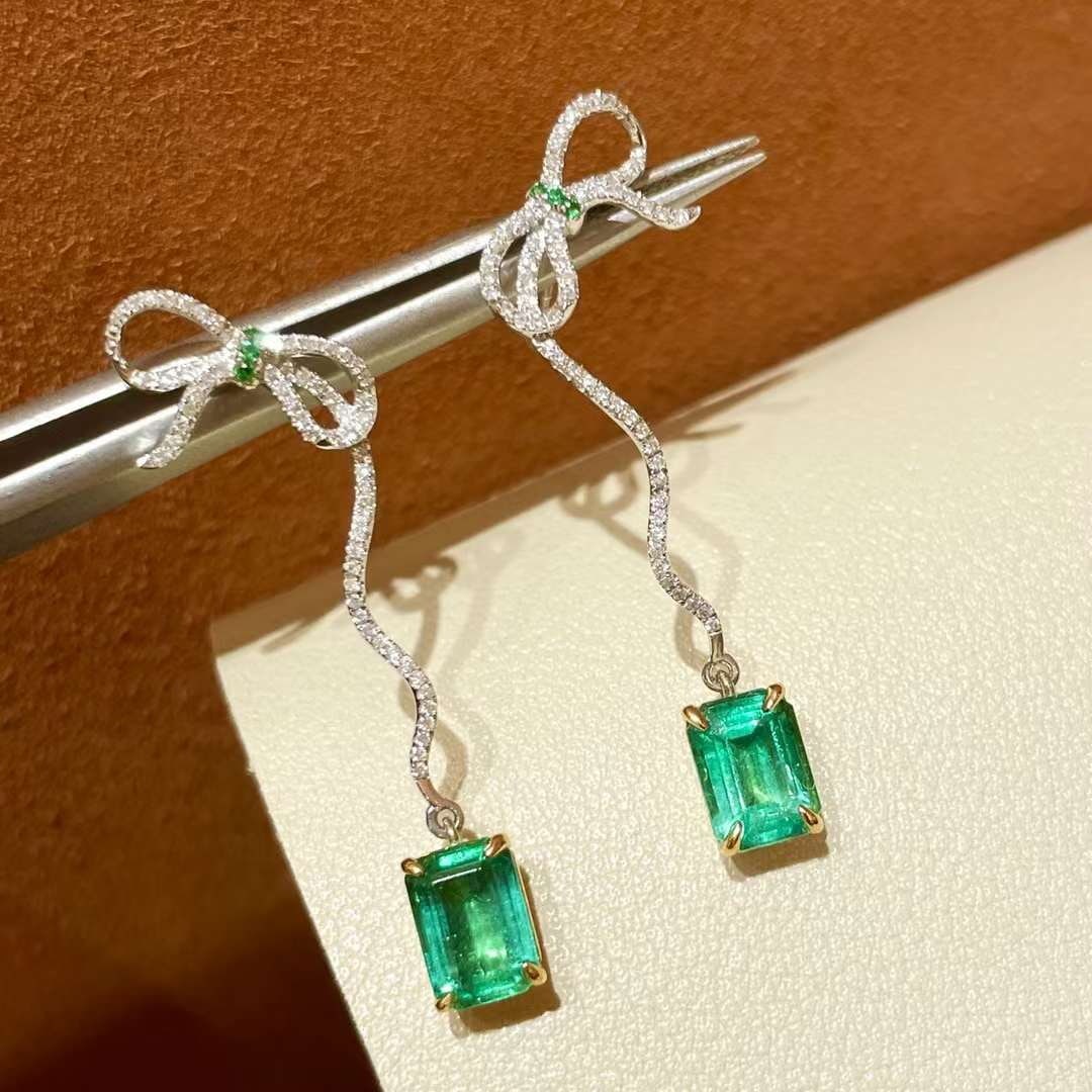 14k Gold 3.11 Ctw Vivid Green Natural Emerald & Diamond Earrings: Ref:230981061 / / gold content:14k gold / / main gemstone:emerald / / shape:octagonal / / carat weight:2. 68ct / / color:vivid green / / treatment:natural / / / / adjacent gemstone 2 : diamond / /