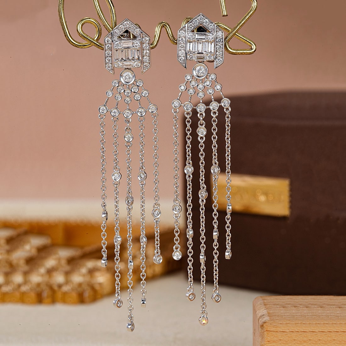 14k Gold 0.96 Ctw Natural H Diamond Earrings: Ref:230981069 / / gold content:14k gold / / main gemstone:diamond / / shape:baguette / / carat weight:0. 26ct / / clarity grade:vs-si / / color:h / / treatment:natural / / / / adjacent gemstone 2 :