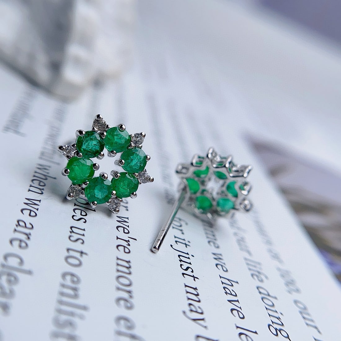14k Gold 1.30 Ct Natural Emerald & Sapphire Earrings - 4