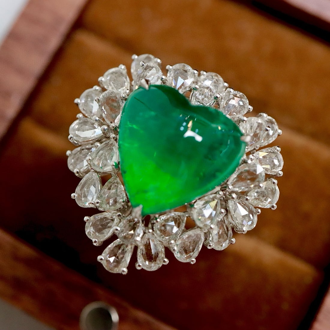 14k Gold 8.44 Ctw Vivid Green Natural Emerald & Sapphire Ring/pendant( Without Chain ): Ref:230981072 / / gold content:14k gold / / ring size:7. 25us / / / / main gemstone:emerald / / shape:heart / / carat weight:5. 53ct / / color:vivid green / / treatment:natural / / / / adjacent