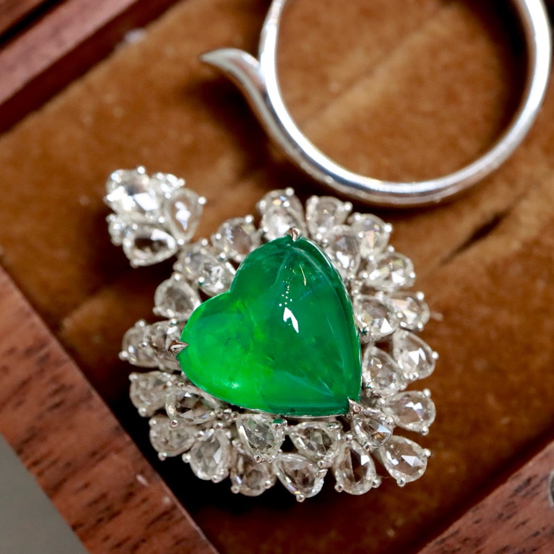 14k Gold 8.44 Ctw Vivid Green Natural Emerald & Sapphire Ring/pendant( Without Chain ) - 4