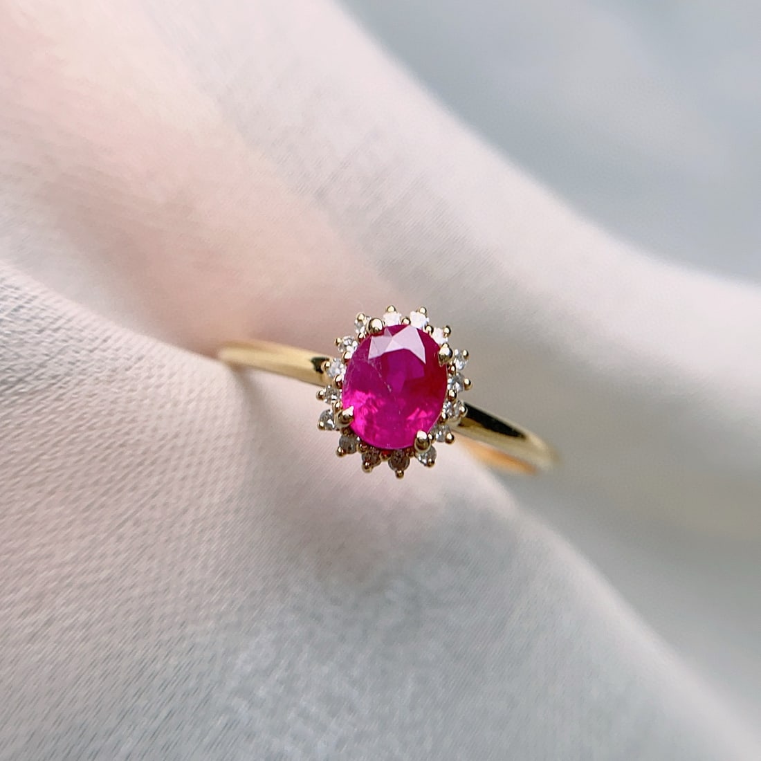14k Gold 0.73 Ct Natural Ruby & Diamond Ring: Ref:230981074 / / gold content:14k gold / / ring size:7. 25us / / / / main gemstone:ruby / / shape:oval / / carat weight:0. 73ct / / color:red / / treatment:natural / / / / adjacent gemstone 2 :