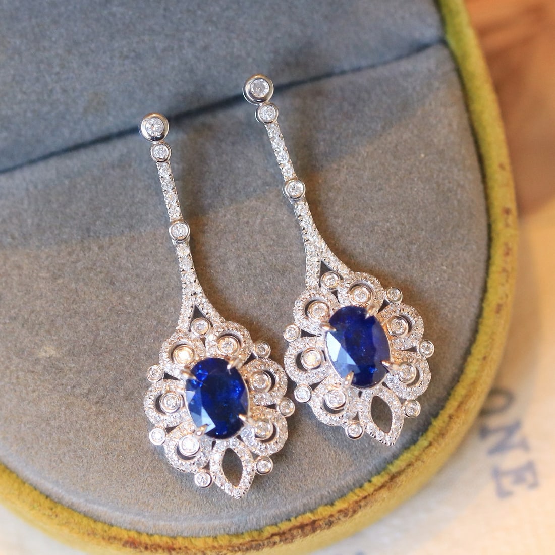 14k Gold 2.76 Ctw Natural Sapphire & Diamond Earrings: Ref:230981083 / / gold content:14k gold / / main gemstone:sapphire / / shape:oval / / carat weight:2. 03ct / / color:royal blue / / treatment:natural / / / / adjacent gemstone 2 : diamond / /