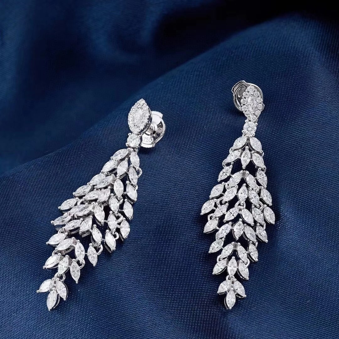 14k Gold 2.87 Ctw Natural H Diamond Earrings: Ref:230981093 / / gold content:14k gold / / main gemstone:diamond / / shape:marquise / / carat weight:2. 65ct / / clarity grade:vs-si / / color:h / / treatment:natural / / / / adjacent gemstone 2 : di