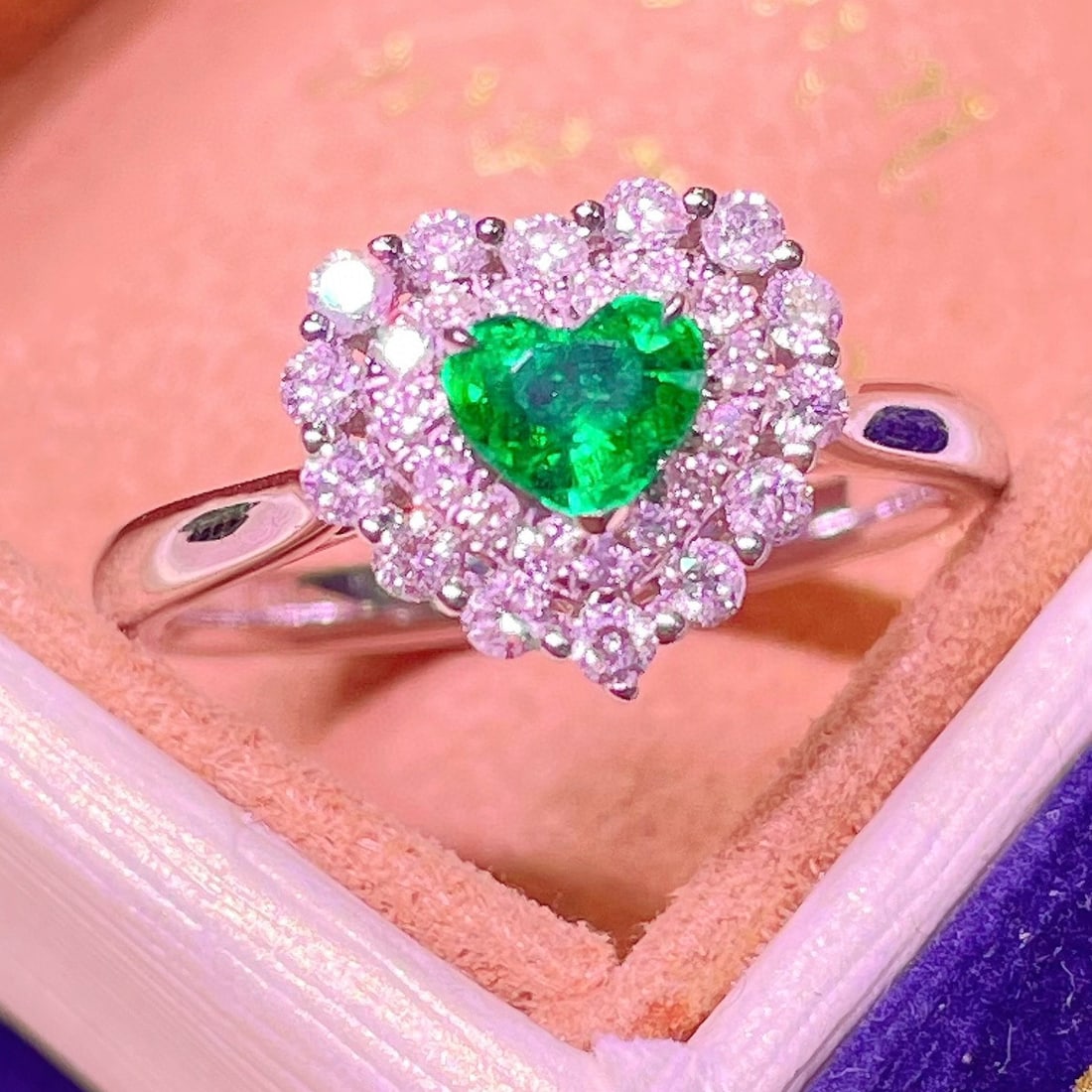 14k Gold 0.60 Ctw Vivid Green Natural Emerald & Diamond Ring: Ref:230981095 / / gold content:14k gold / / ring size:7. 25us / / / / main gemstone:emerald / / shape:heart / / carat weight:0. 26ct / / color:vivid green / / treatment:natural / / / / adjacent