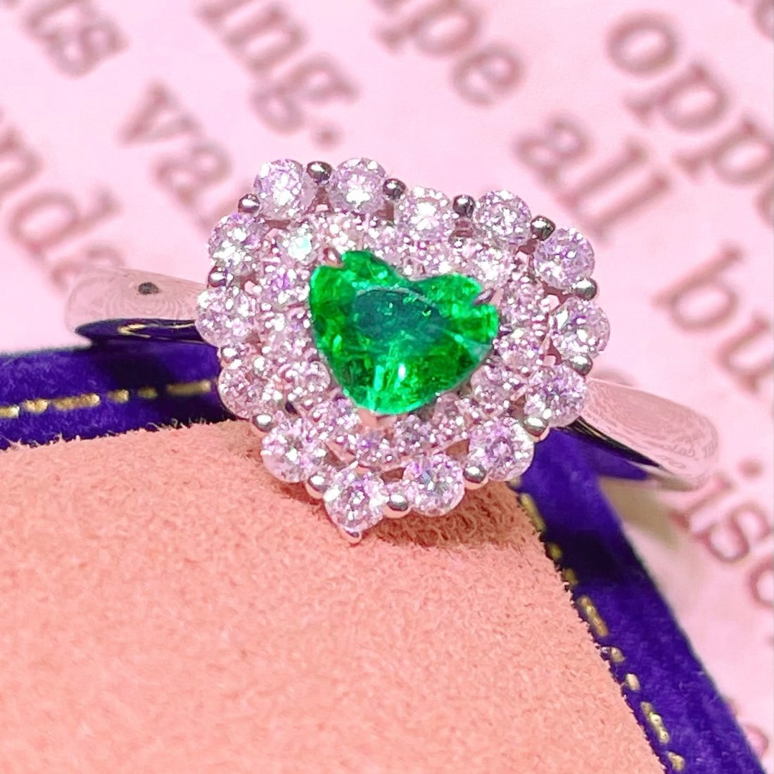 14k Gold 0.60 Ctw Vivid Green Natural Emerald & Diamond Ring - 2