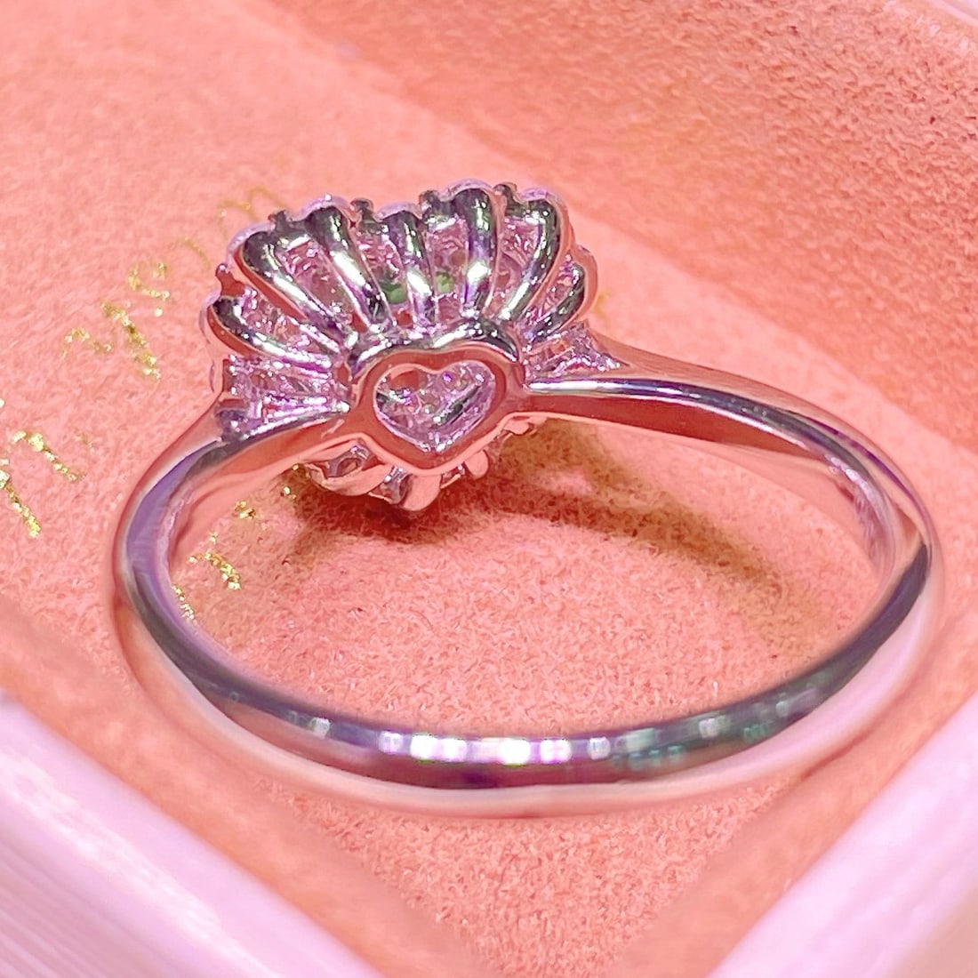 14k Gold 0.60 Ctw Vivid Green Natural Emerald & Diamond Ring - 4