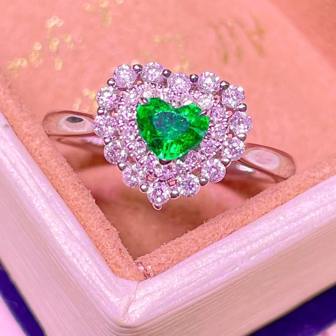 14k Gold 0.60 Ctw Vivid Green Natural Emerald & Diamond Ring - 5
