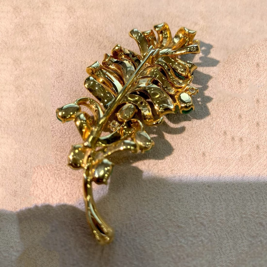 14k Gold 16.28 Ct Vivid Green Natural Emerald & Diamond Brooch - 4