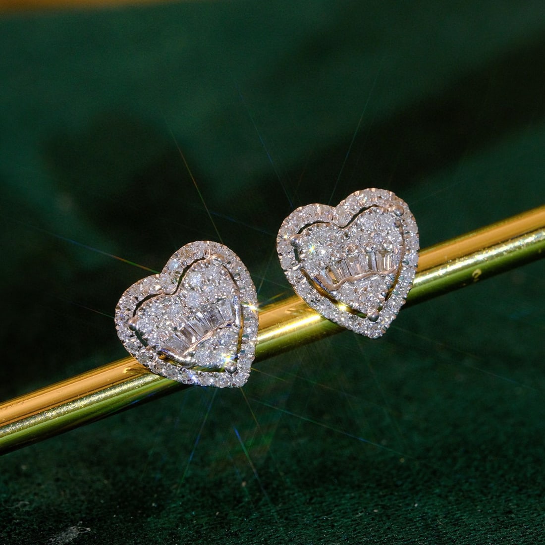 14k Gold 0.5 Ct Natural H Diamond Earrings: Ref:230981103 / / gold content:14k gold / / main gemstone:diamond / / shape:multiply / / carat weight:0. 5ct / / clarity grade:vs-si / / color:h / / treatment:natural / / Low Estimate: 1300 High