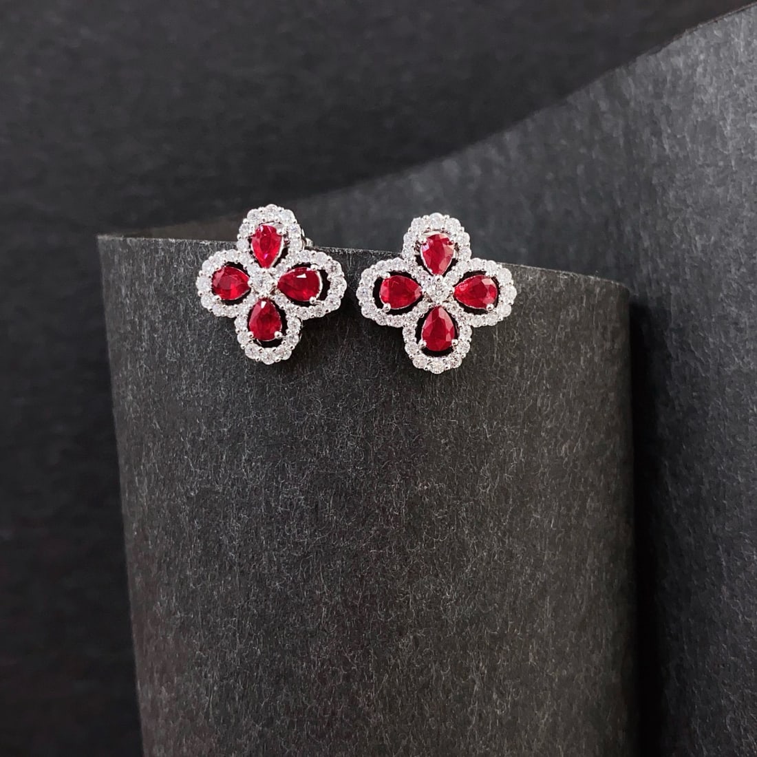 14k Gold 1.85 Ctw Natural Ruby & Diamond Earrings: Ref:230981107 / / gold content:14k gold / / main gemstone:ruby / / shape:pear / / carat weight:1. 3ct / / color:pigeonblood red / / treatment:natural / / / / adjacent gemstone 2 : diamond / /