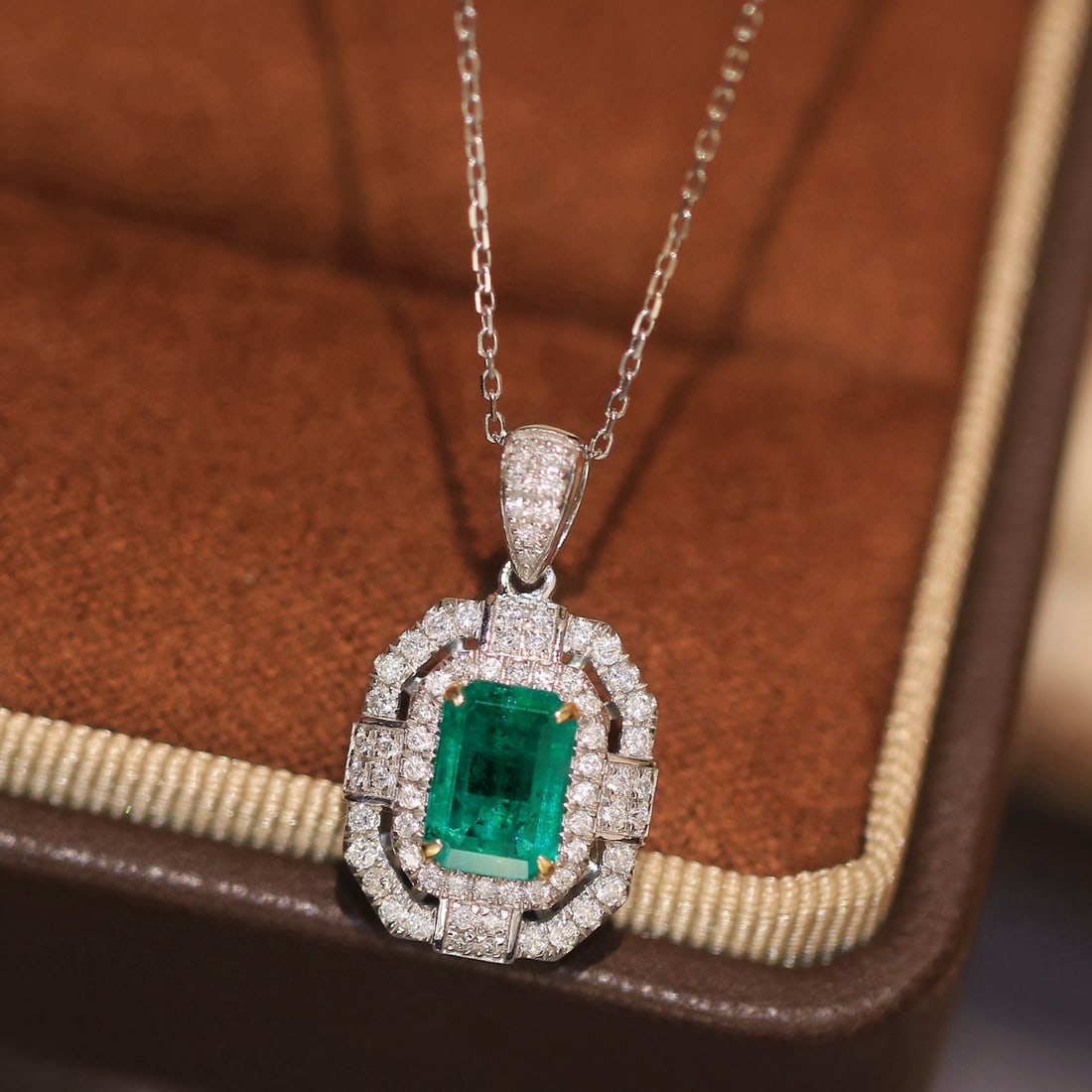 14k Gold 1.41 Ctw Vivid Green Natural Emerald & Diamond Pendant( Without Chain ) - 3