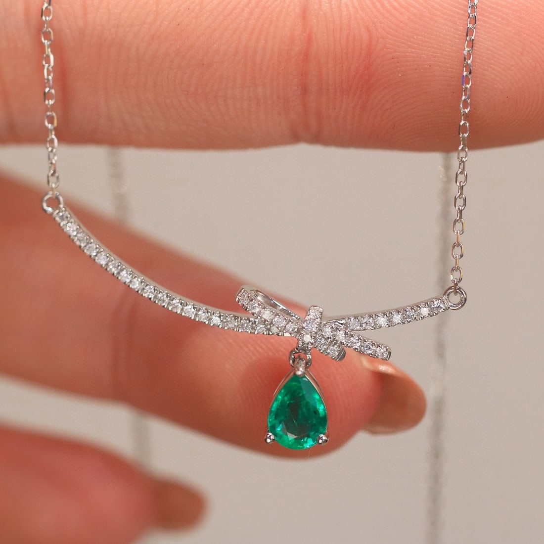 14k Gold 0.68 Ctw Vivid Green Natural Emerald & Diamond Necklace - 5