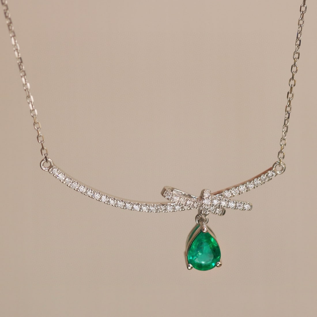14k Gold 0.68 Ctw Vivid Green Natural Emerald & Diamond Necklace - 7