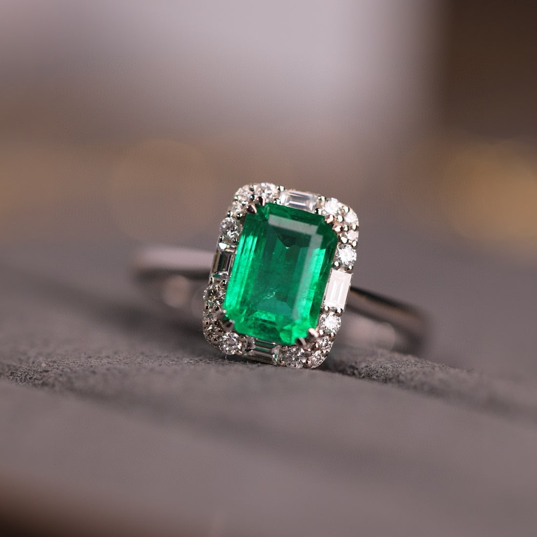 14k Gold 1.37 Ct Vivid Green Natural Emerald & Diamond Ring: Ref:230981128 / / gold content:14k gold / / ring size:7. 25us / / / / main gemstone:emerald / / shape:octagonal / / carat weight:1. 37ct / / color:vivid green / / treatment:natural / / / / adjacent