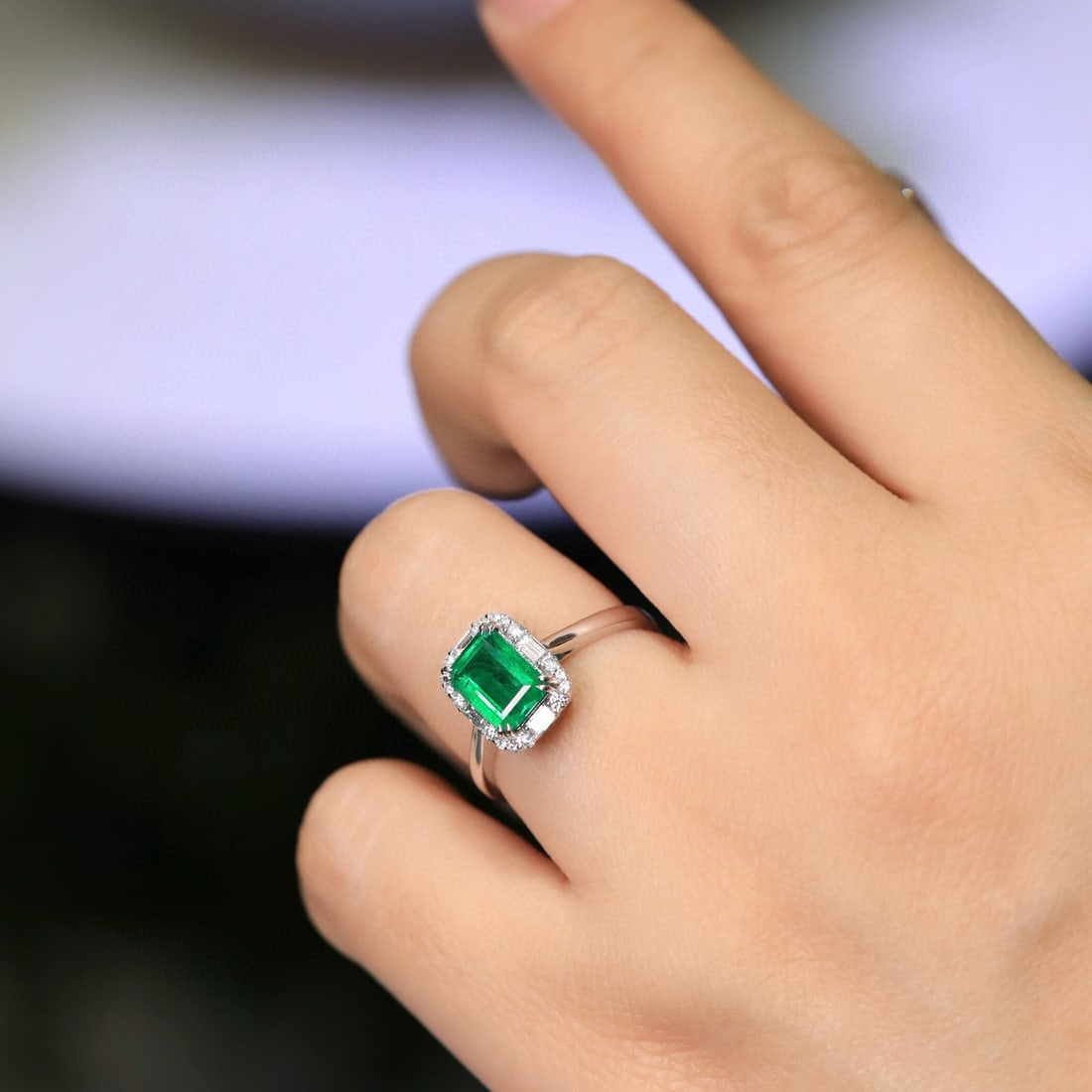 14k Gold 1.37 Ct Vivid Green Natural Emerald & Diamond Ring - 4