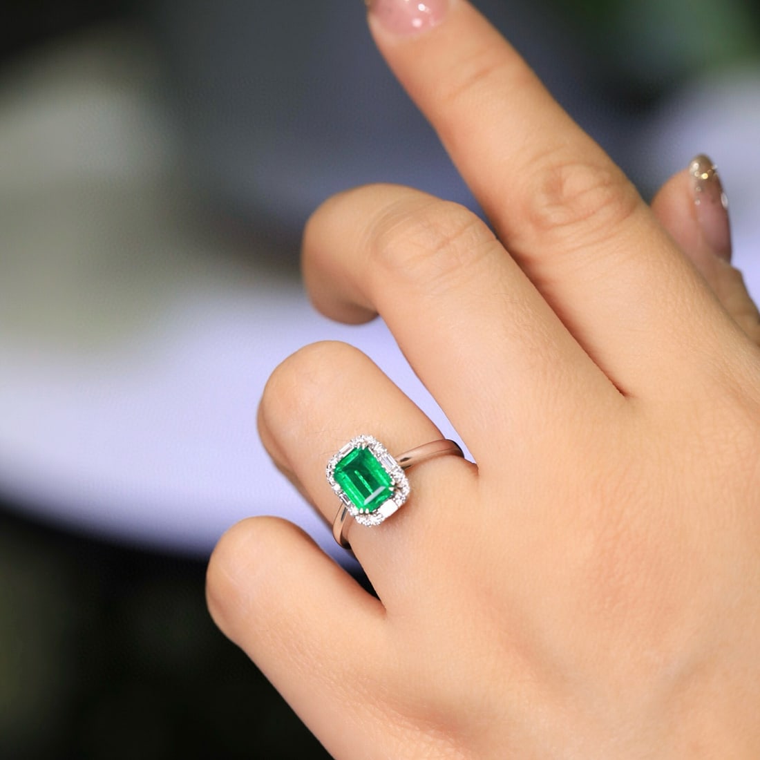 14k Gold 1.37 Ct Vivid Green Natural Emerald & Diamond Ring - 6