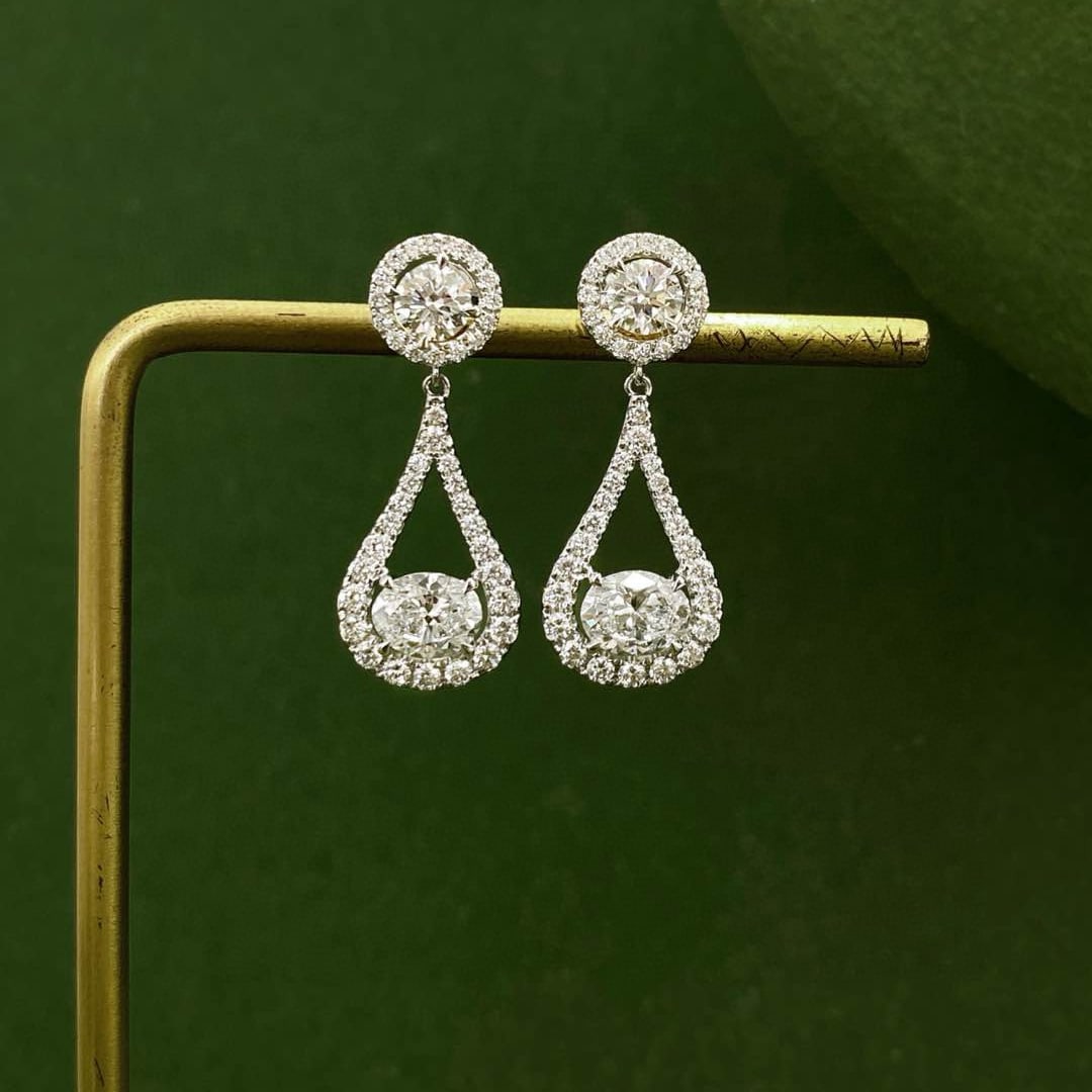 Gia Certified 14k Gold 2.45 Ctw Natural E Vs-si Multiply Diamond Earrings: Ref:230981138 / / gold content:14k gold / / main gemstone:diamond / / certified:gia / / shape:multiply / / carat weight:1. 8ct / / clarity grade:vs-si / / color:e / / treatment:natural / / / /