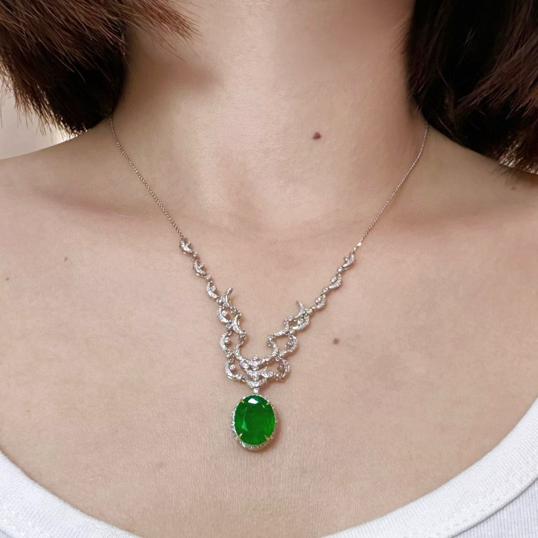 14k Gold 5.7 Ct Vivid Green Natural Emerald & Diamond Necklace - 5
